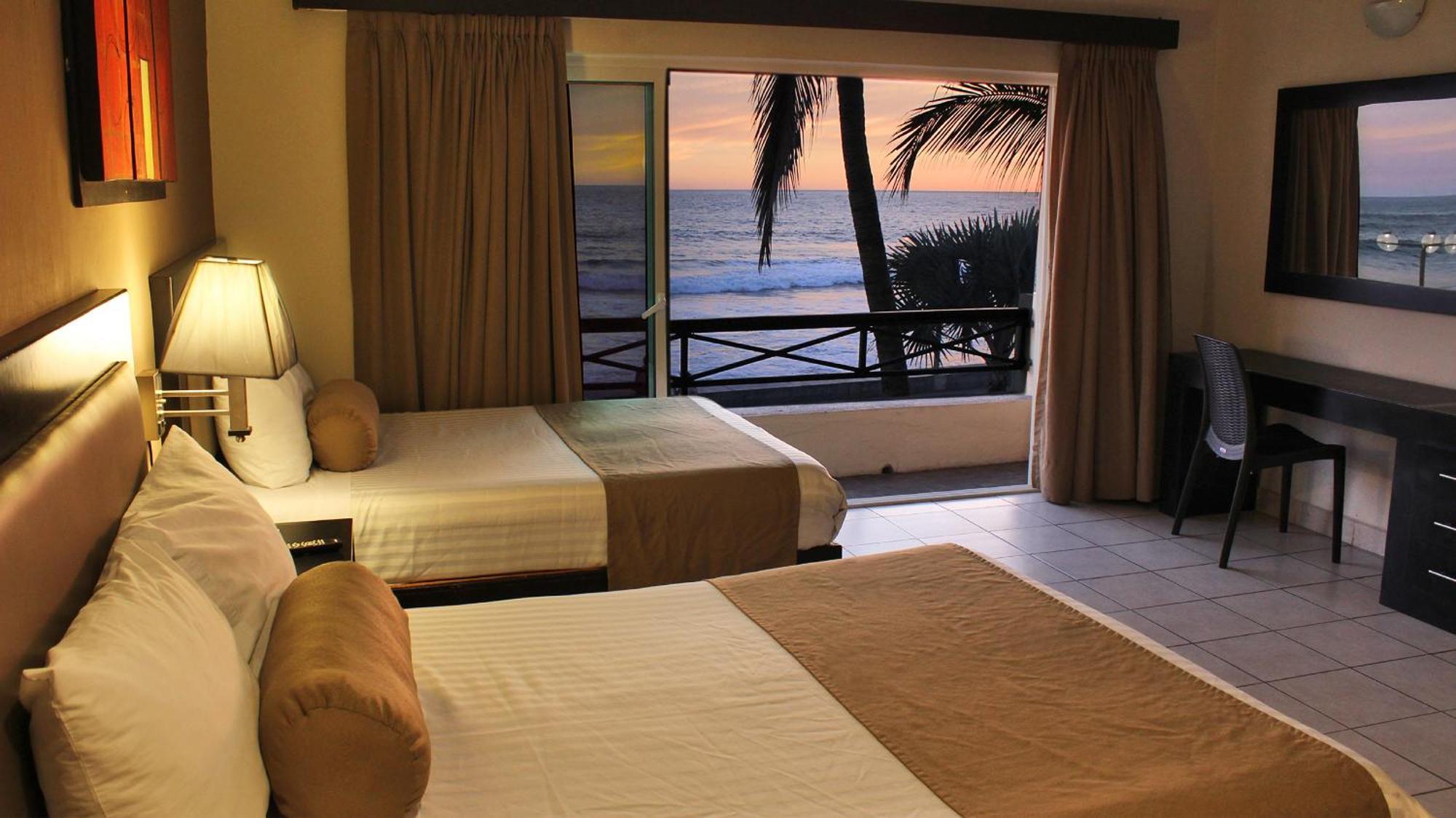 Hotel La Siesta Malecon Mazatlan Bagian luar foto